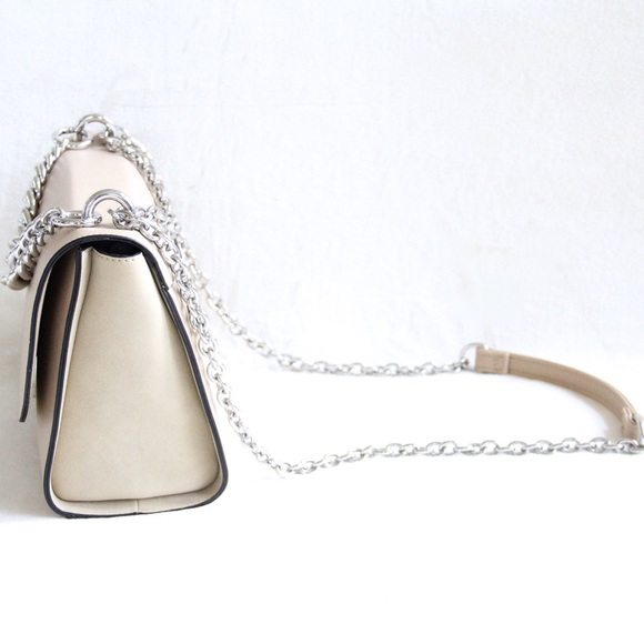 ✨HP✨ Chelsea28 Chain Crossbody Purse - Picture 6 of 8